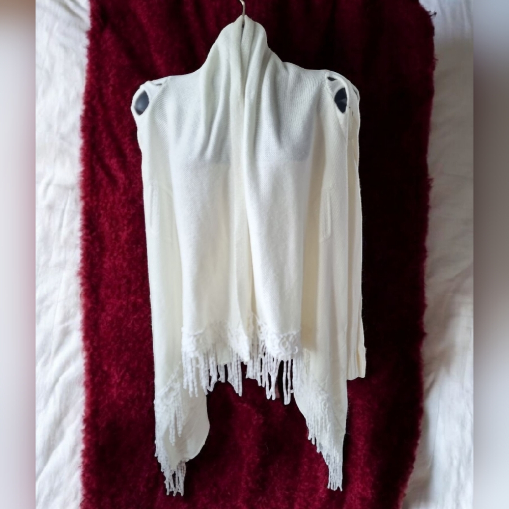 Double Zero Elegant Cut-Out Sleeves Fringe Embroidered Open Front Cream Cardigan